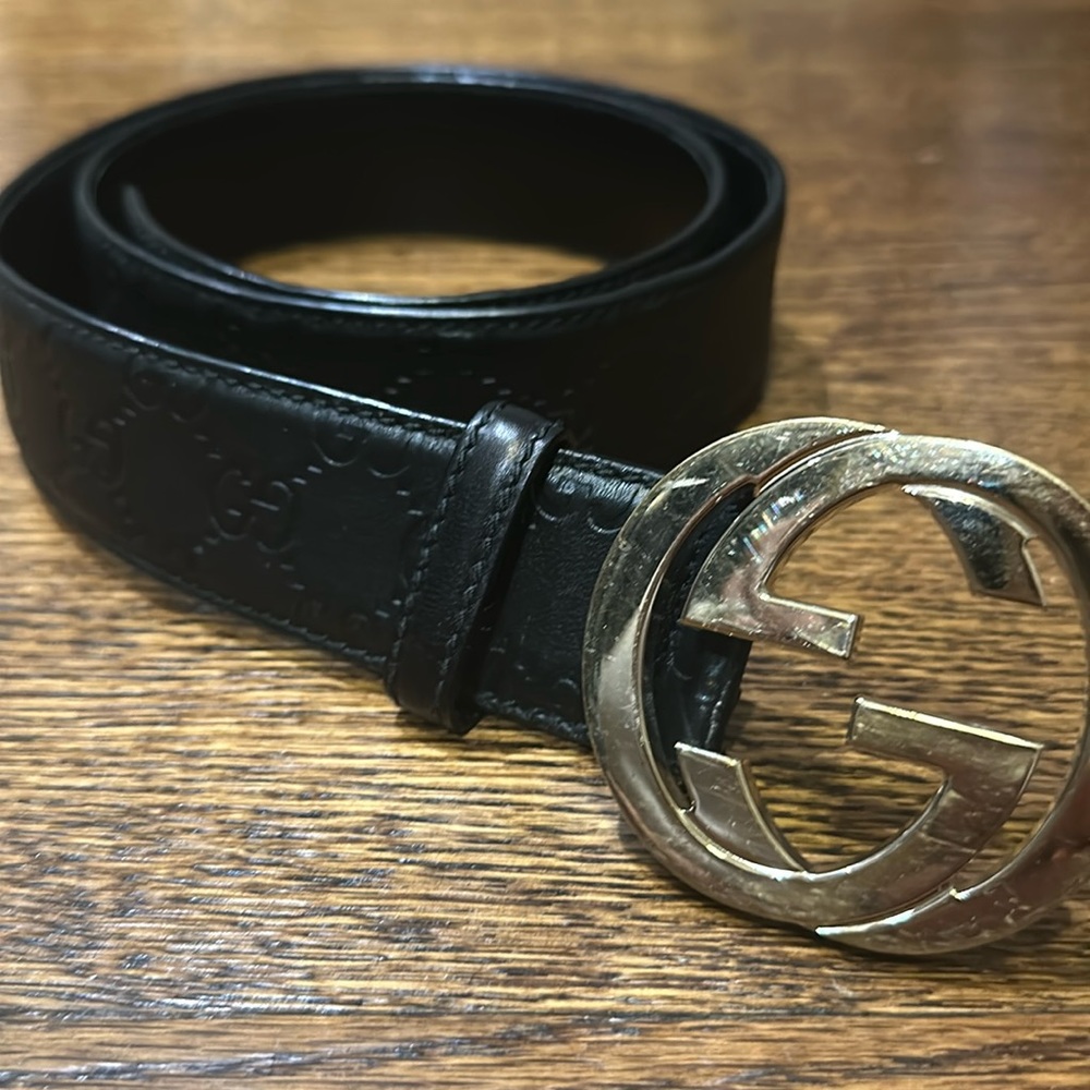 Authentic Gucci belt with dust bag